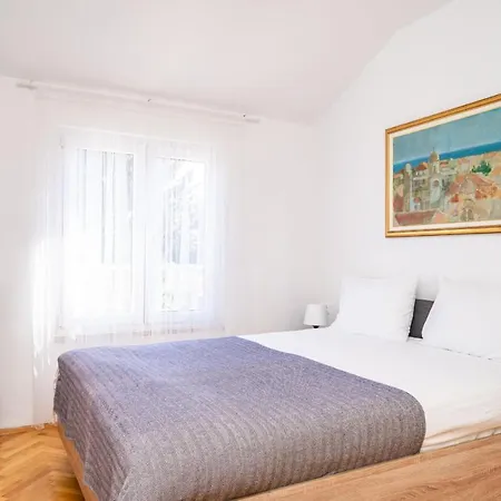 M2 Apartment